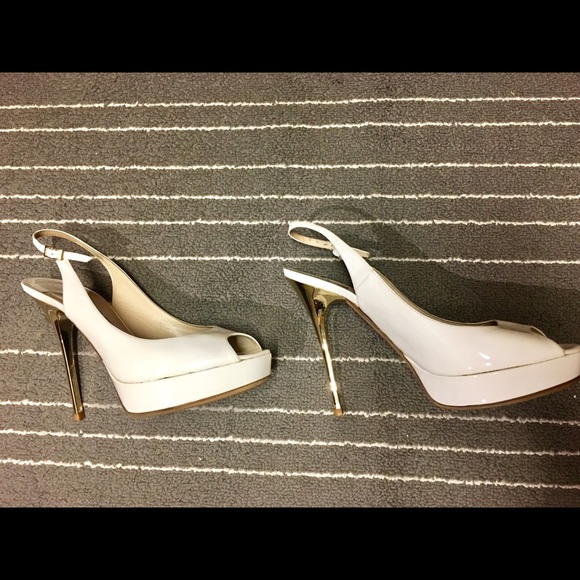 Jimmy Choo! Patent Leather! White and Gold! - Picture 5 of 7